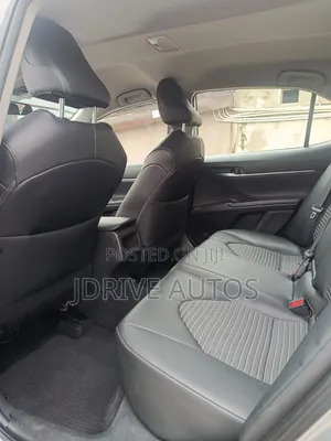 Toyota Camry SE 2023 Silver