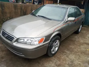 Toyota Camry LE 4dr Sedan (2.2L 4cyl 4A) 2001 Gray