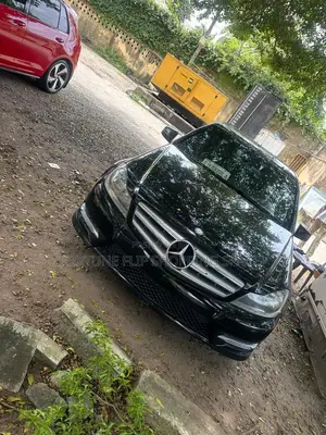 Mercedes-Benz C300 2025 Black