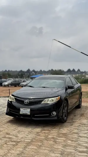 Toyota Camry SE Sport 4dr Sedan w/Prod. End 11/13 (2.5L 4cyl 6A) 2014
