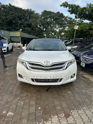 Toyota Venza XLE 2014 White