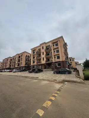 Furnished 3bdrm Apartment in Modern Shelter, Life Camp for sale