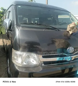 Toyota HiAce 2012 Black