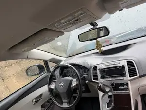 Toyota Venza AWD 2011 Gray