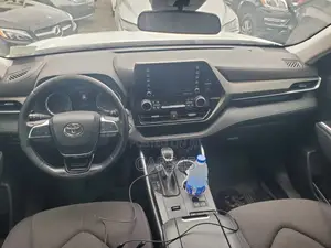 Toyota Highlander LE FWD 2020 White