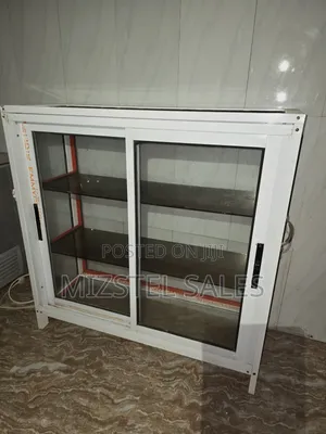 Very Strong & Neat Showglass
