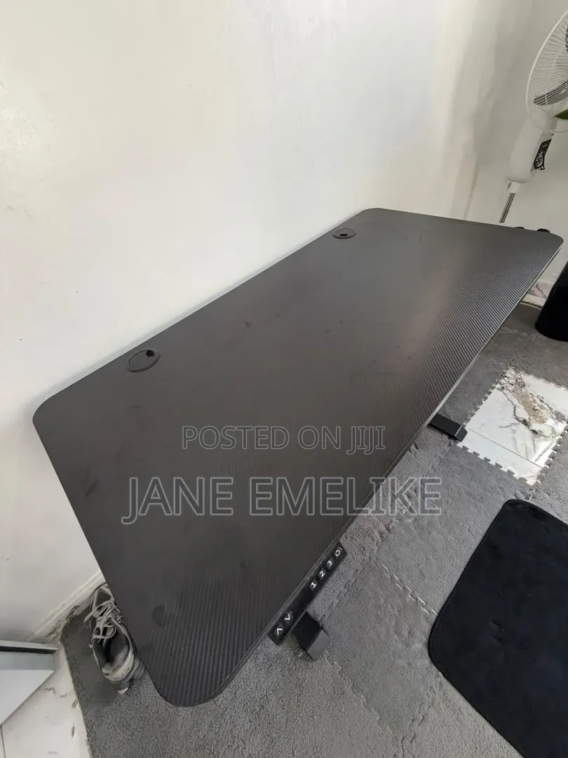 Electric Adjustable Gaming Table