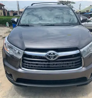 Toyota Highlander LE 4dr SUV AWD (3.5L 6cyl 6A) 2015 Brown