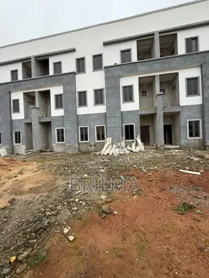 4bdrm Duplex in Dape for sale