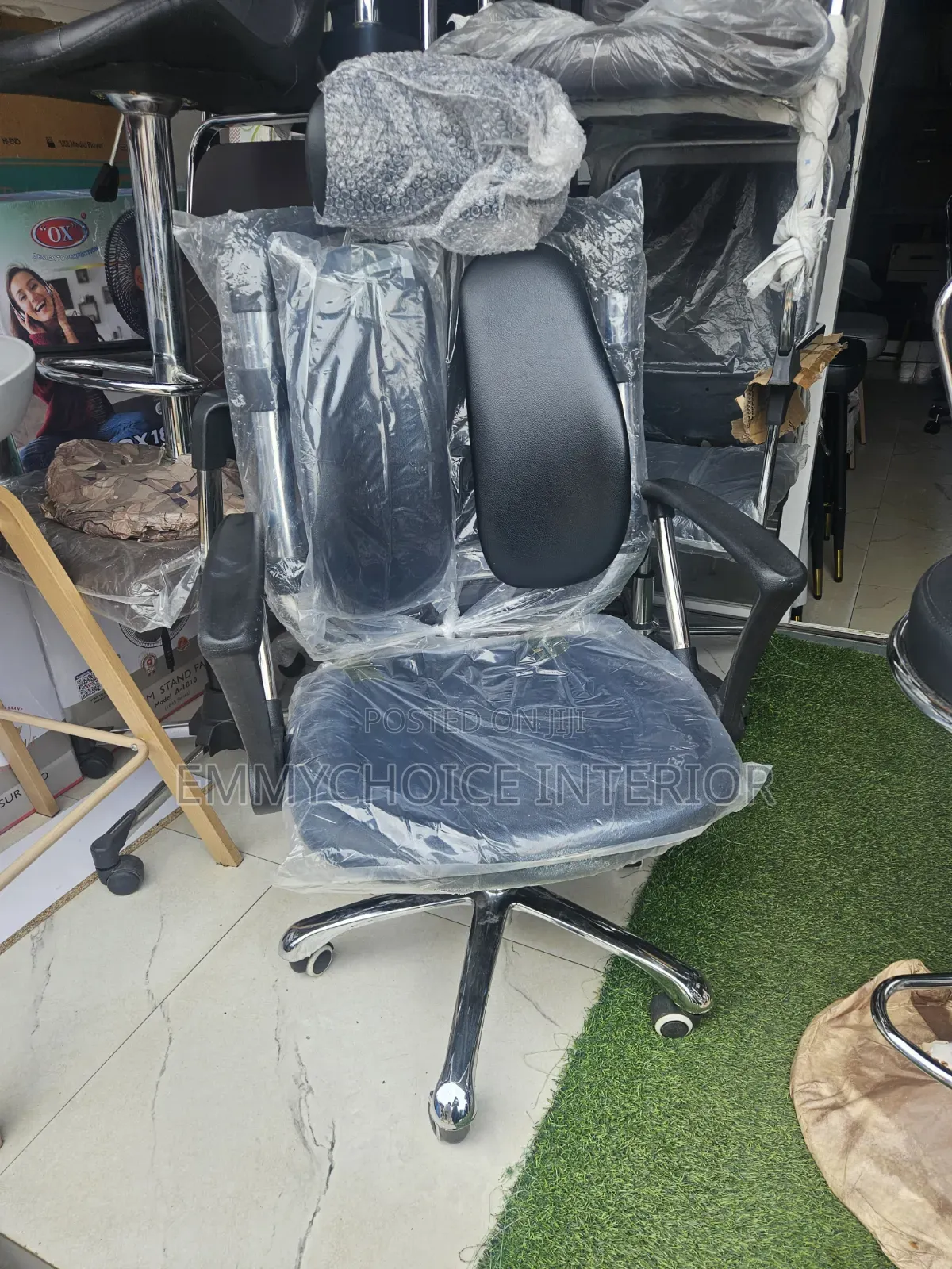 Executive Orthopedic Kidney Chair