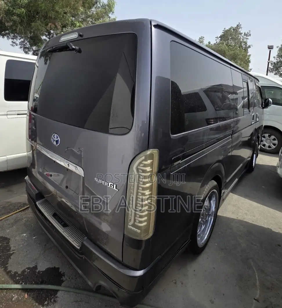 Toyota HiAce 2009 Grey