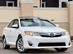 Toyota Camry XLE 4dr Sedan (3.5L 6cyl 6A) 2014 White