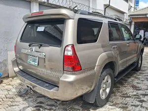 Toyota 4-Runner SR5 4x4 V6 2007 Gold