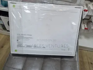 New Laptop Apple MacBook Pro 2025 M5 24GB Apple M5 SSD 1T