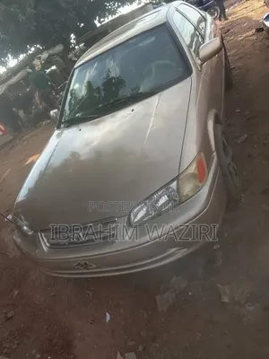 Toyota Camry 2000 Gold