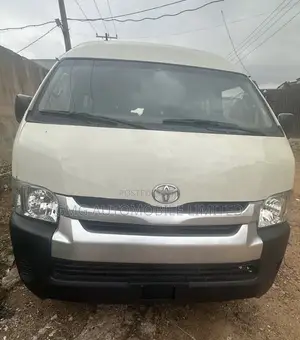 Toyota HiAce 2015 White