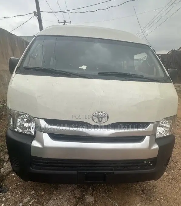 Toyota HiAce 2015 White
