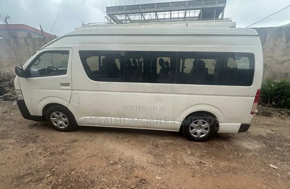 Toyota HiAce 2015 White