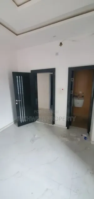 3bdrm Block of Flats in Ayilara Street, Off for rent