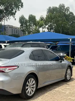 Toyota Camry LE FWD (2.5L 4cyl 8AM) 2018 Silver