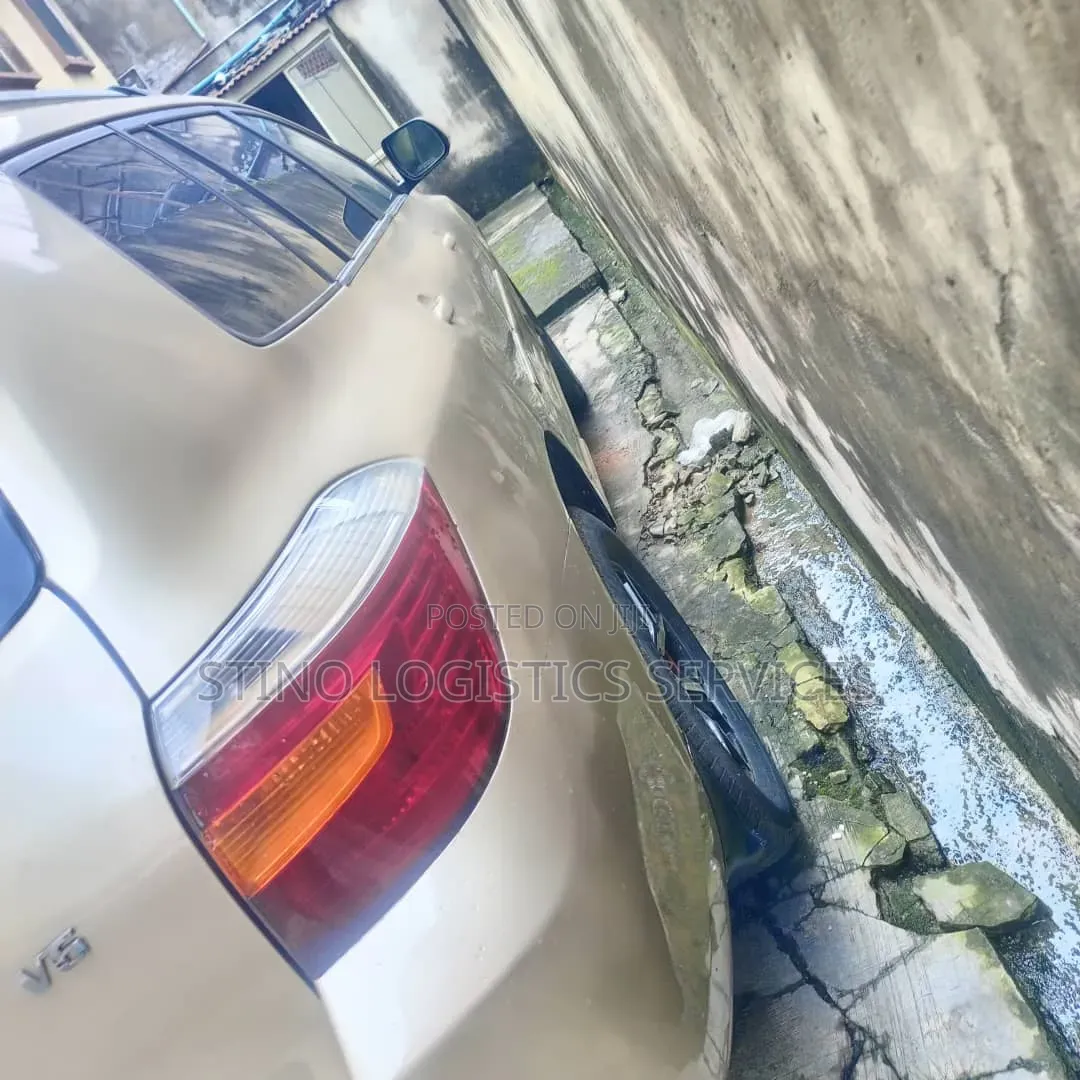 Toyota Highlander 2010 Gold