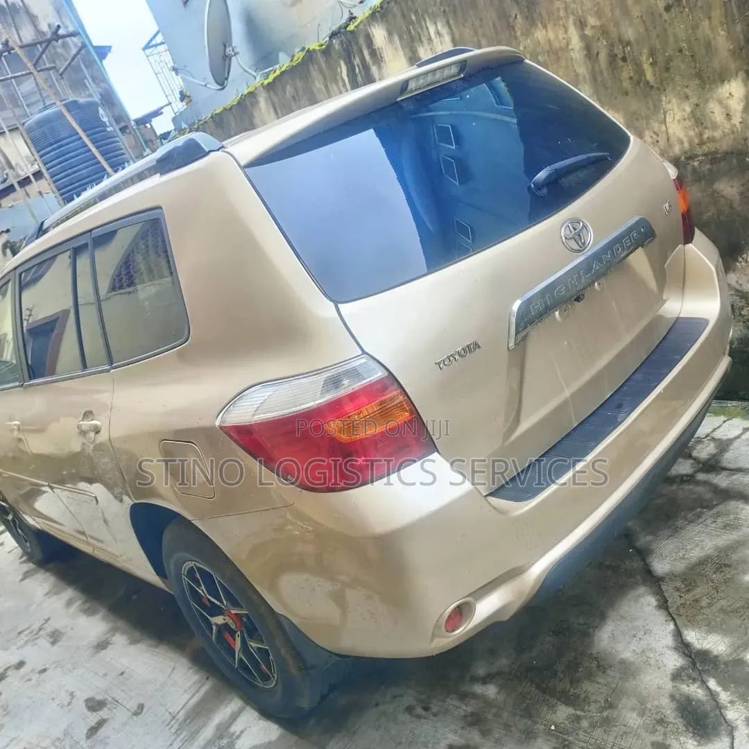 Toyota Highlander 2010 Gold