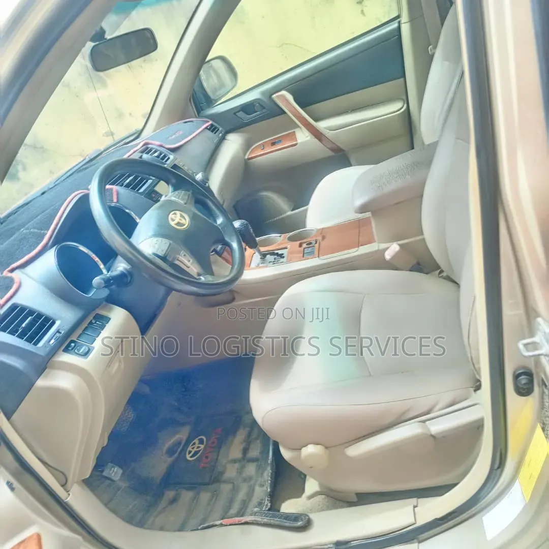 Toyota Highlander 2010 Gold