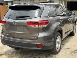 Toyota Highlander Limited Platinum 4dr SUV (3.5L 6cyl 6A) 2015 Gray