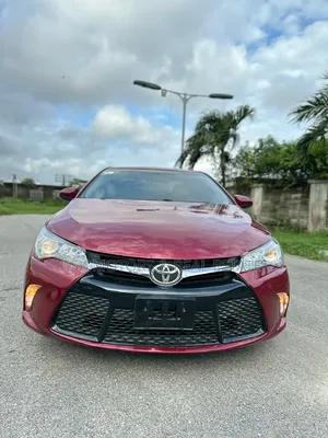 Toyota Camry SE 4dr Sedan (2.5L 4cyl 6A) 2015 Yellow