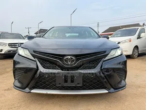 Toyota Camry XSE FWD (2.5L 4cyl 8AM) 2018 Black