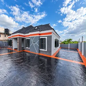 3bdrm Bungalow in Akoto, Akala Express for sale