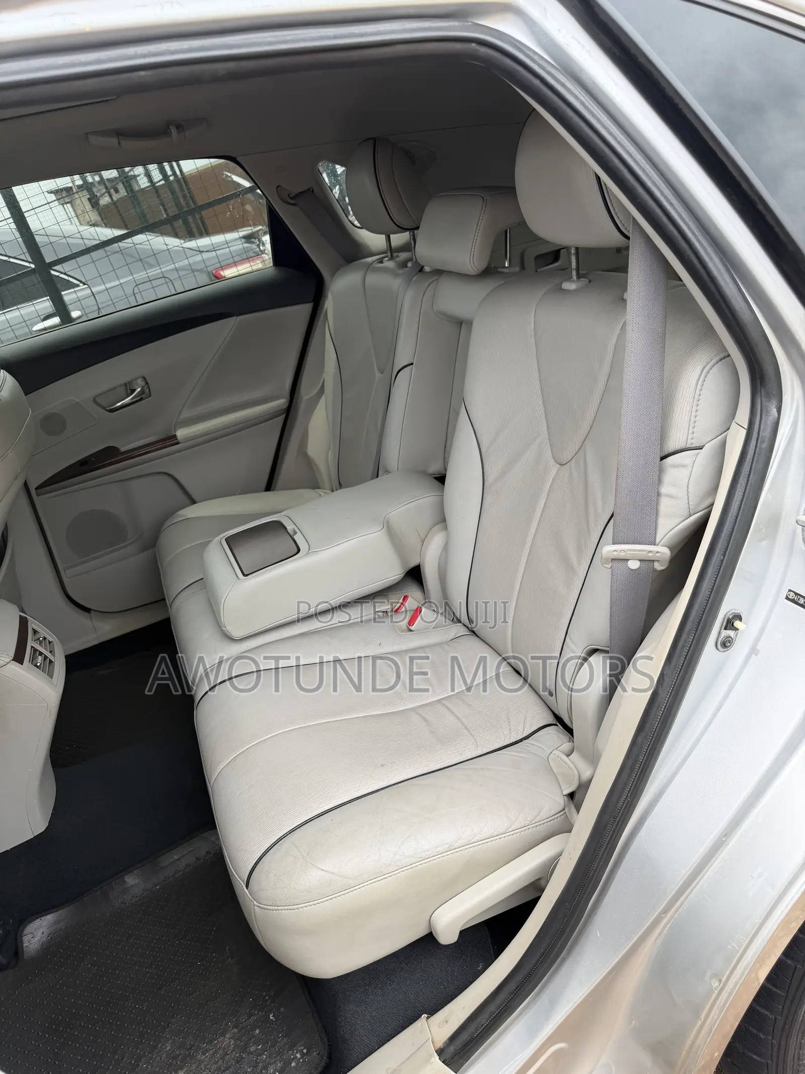 Toyota Venza 2010 Silver