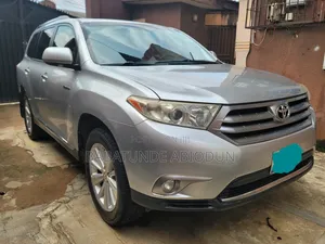 Toyota Highlander Limited 3.5l 4WD 2013 Silver