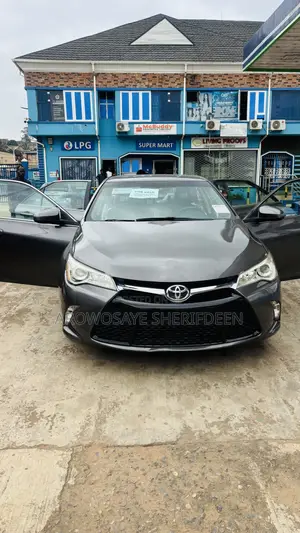 Toyota Camry LE 4dr Sedan (2.5L 4cyl 6A) 2017 Beige