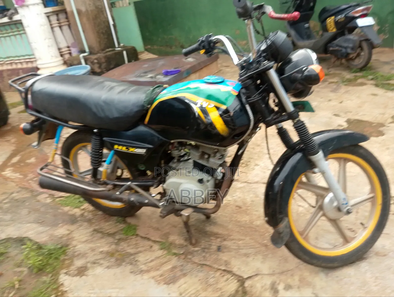 TVS HLX 125 2023 Black