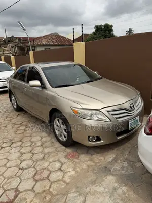 Toyota Camry 2009 Gold