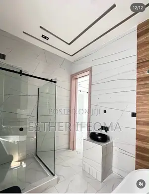 5bdrm Duplex in Chevron for rent