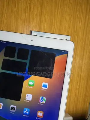 Apple iPad 5 (2022) 32 GB Silver