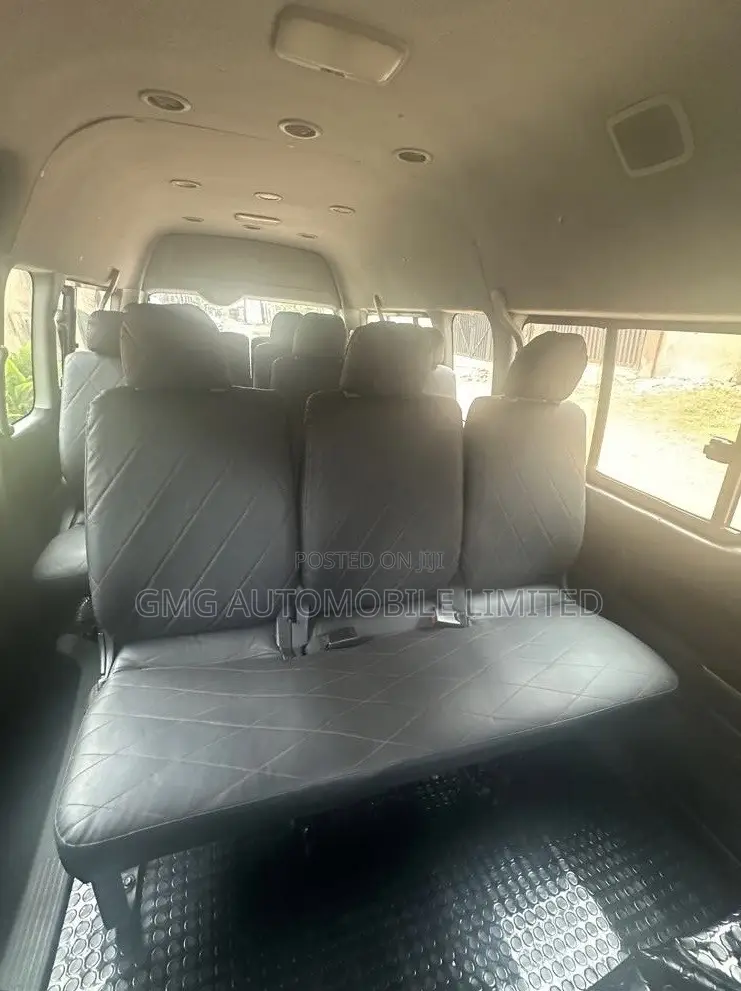 Toyota HiAce 2015 White