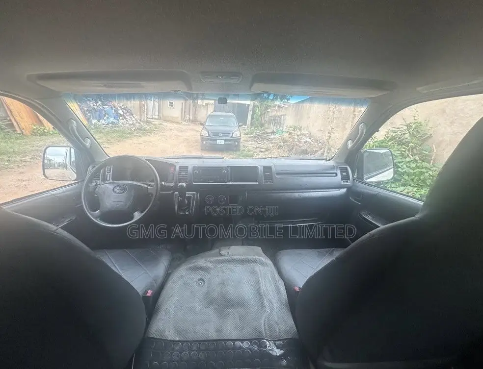 Toyota HiAce 2015 White
