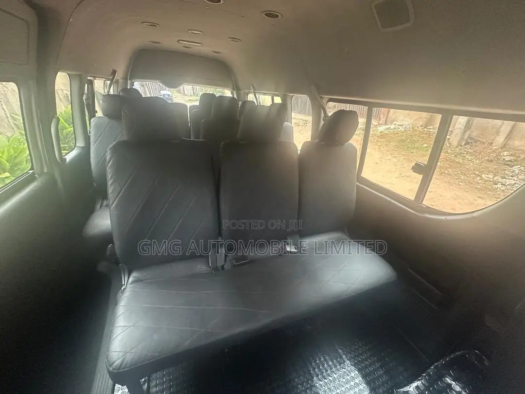 Toyota HiAce 2015 White