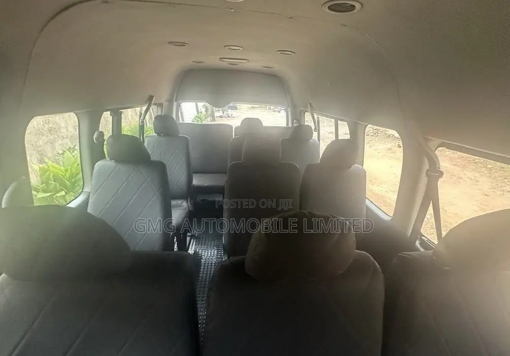 Toyota HiAce 2015 White
