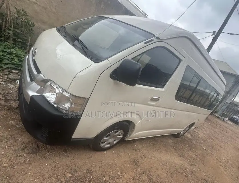 Toyota HiAce 2015 White