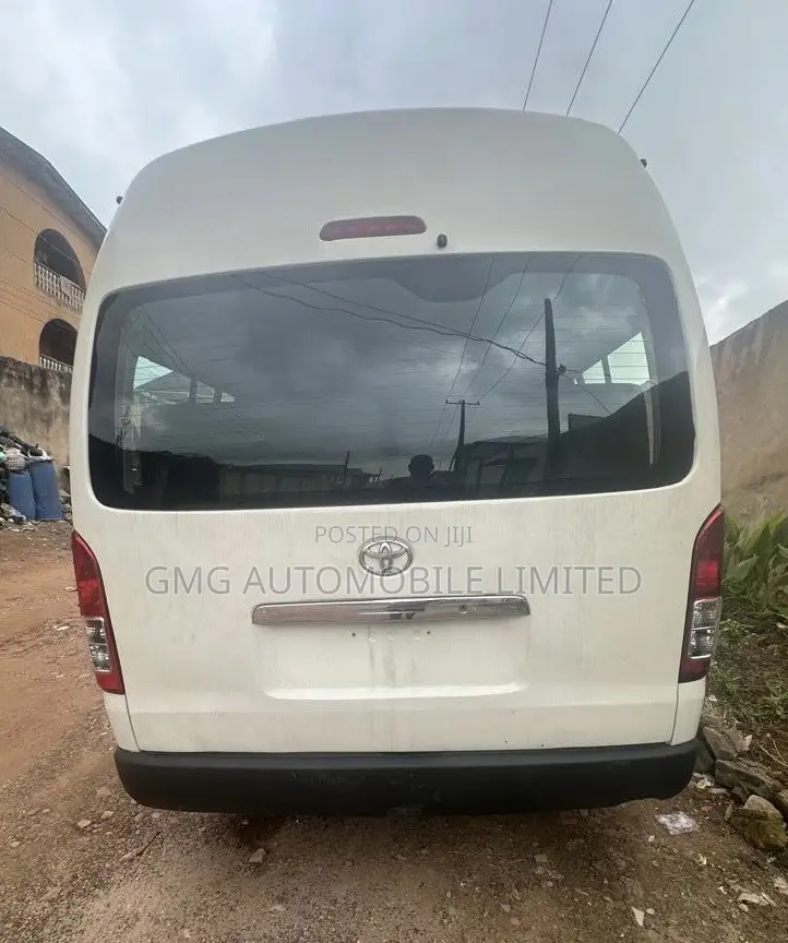 Toyota HiAce 2015 White