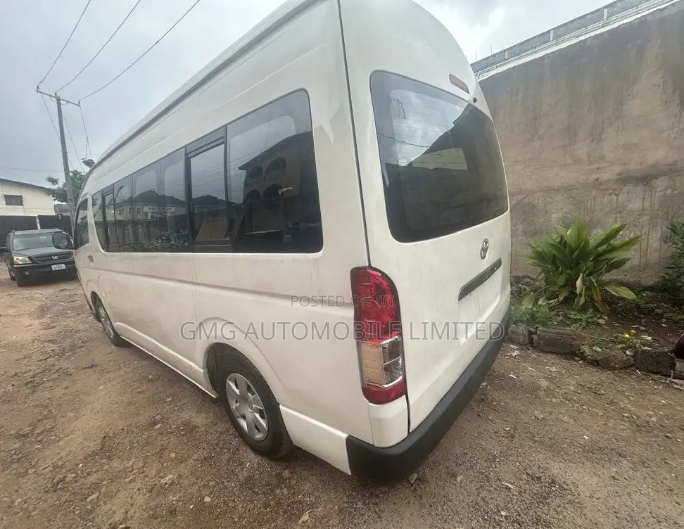 Toyota HiAce 2015 White