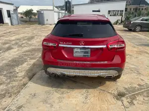 Mercedes-Benz GLA 250 2015 Red