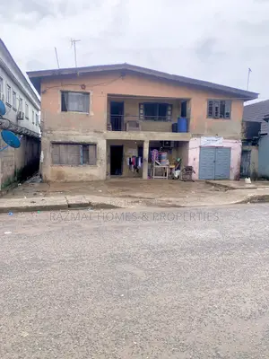 10bdrm House in Itire for sale