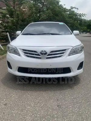Toyota Corolla LE Special Edition 4dr Sedan (1.8L 4cyl 4A) 2013 White