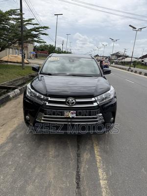 Toyota Highlander SE 4x4 V6 (3.5L 6cyl 8A) 2018 Black
