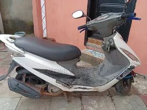 Kymco 2004 White